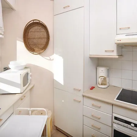 Awesome In With Kitchen Lägenhet